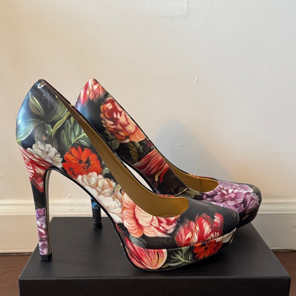 Chinese Laundry Multicolor Floral Platform Heels